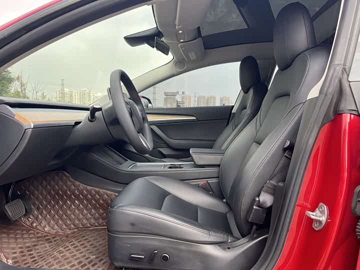 Фото 4 - Tesla Model 3