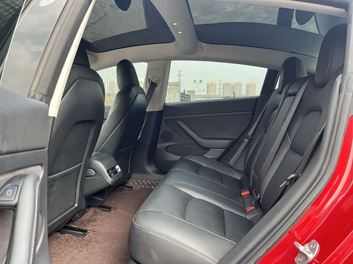 Фото 6 - Tesla Model 3