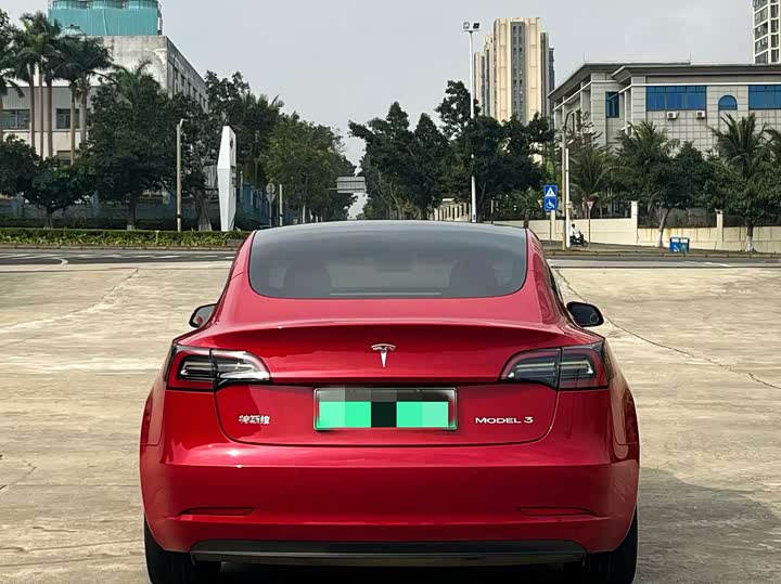 Фото 8 - Tesla Model 3