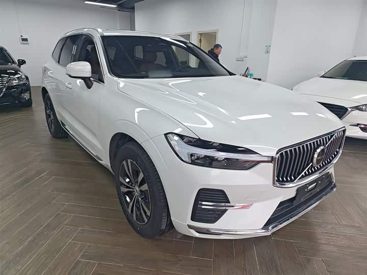 Фото 4 - Volvo XC60