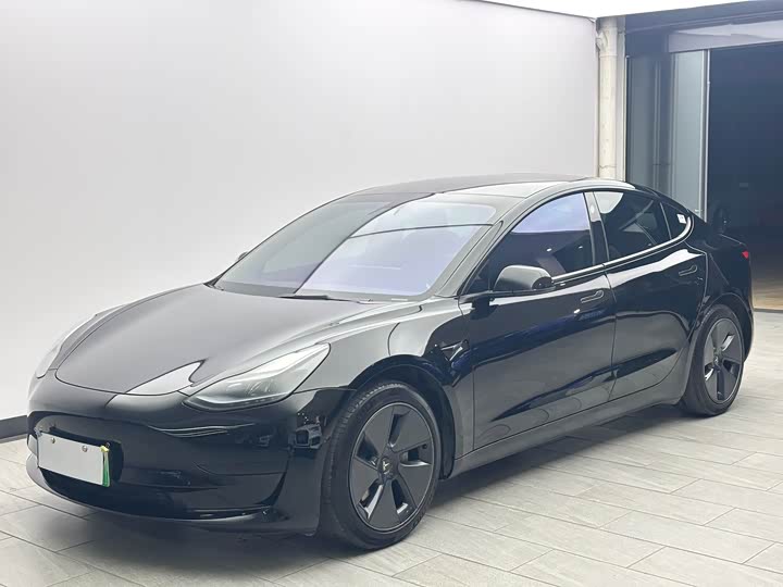 Фото 1 - Tesla Model 3