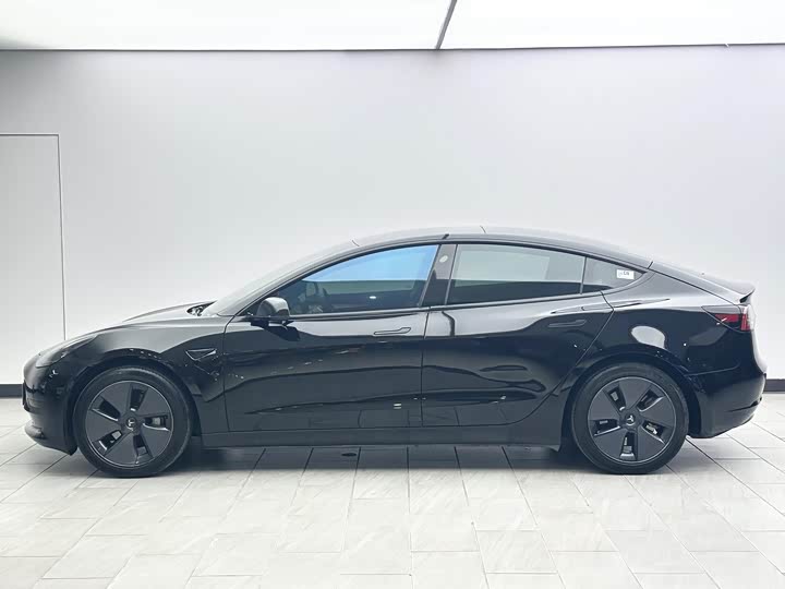 Фото 2 - Tesla Model 3