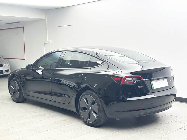 Фото 3 - Tesla Model 3