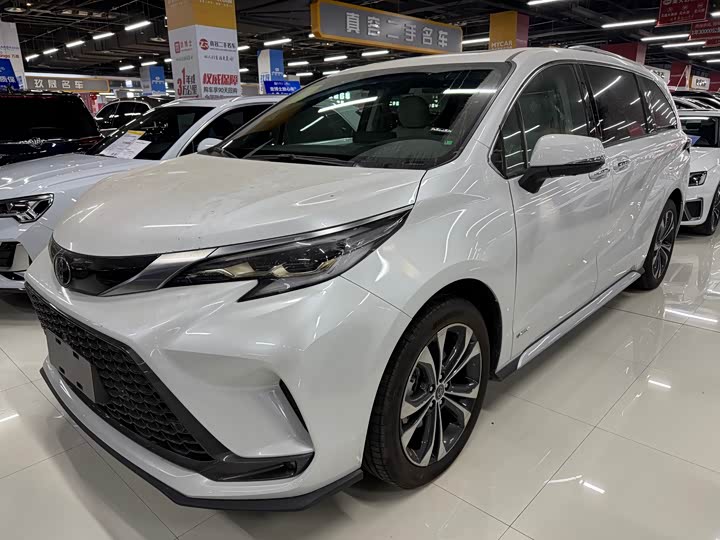 Фото 1 - Toyota Granvia