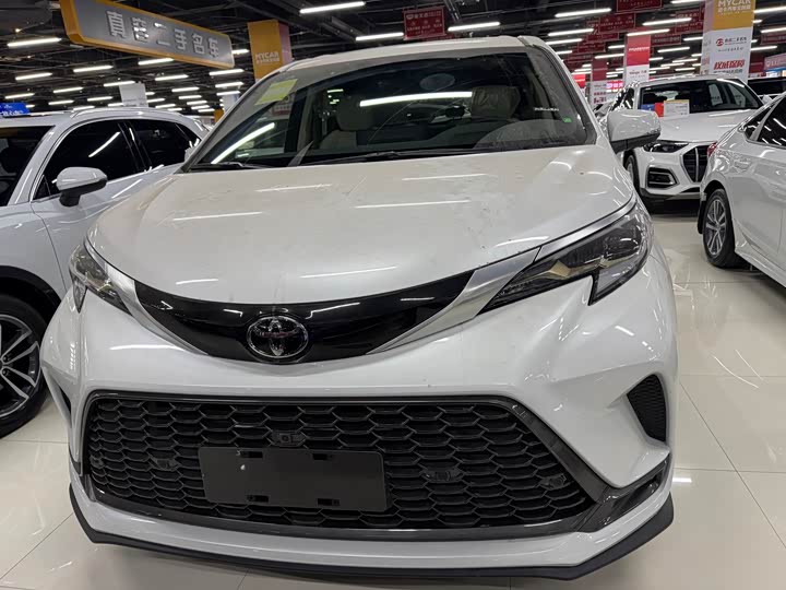 Фото 2 - Toyota Granvia