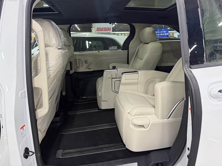 Фото 6 - Toyota Granvia