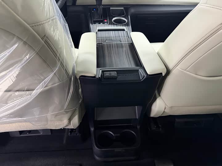 Фото 7 - Toyota Granvia