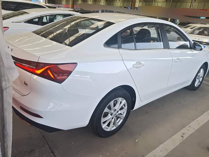 Фото 3 - Roewe i5