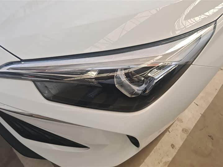 Фото 5 - Roewe i5