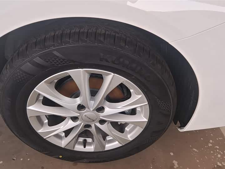 Фото 6 - Roewe i5