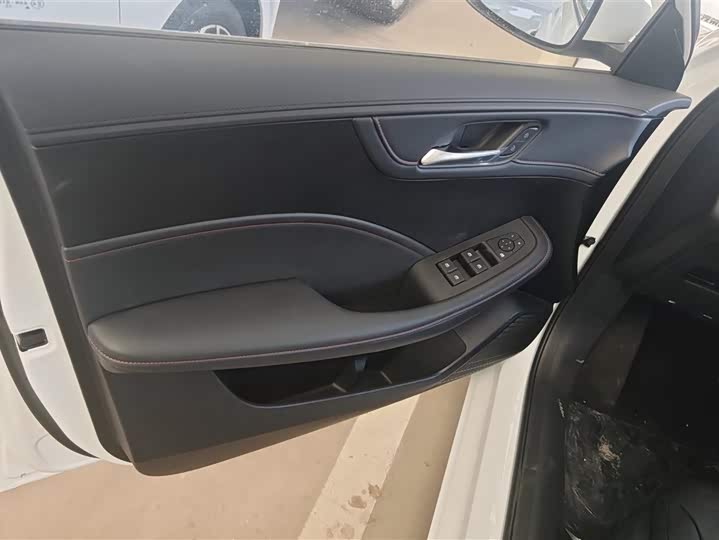 Фото 7 - Roewe i5