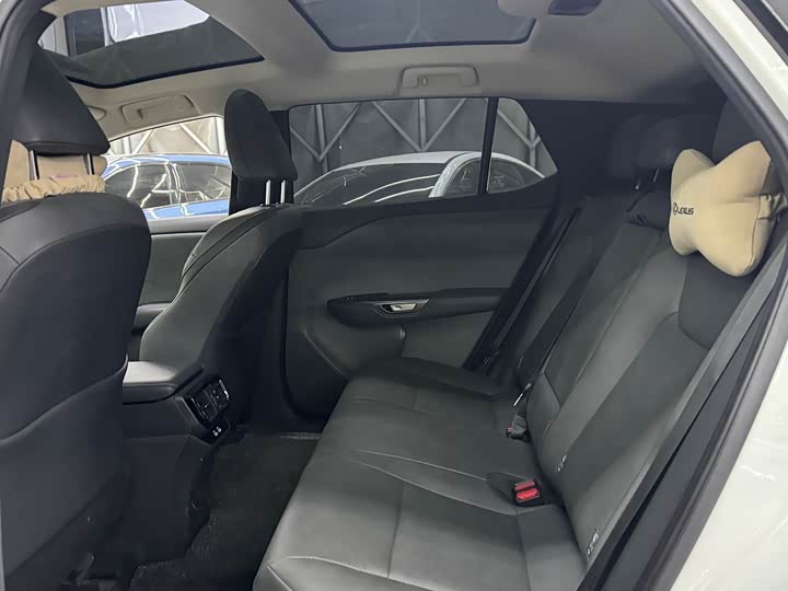 Фото 7 - Lexus RZ