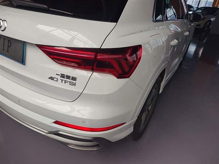 Фото 8 - Audi Q3