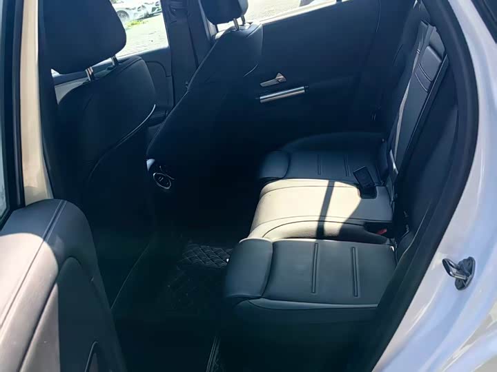 Фото 4 - Mercedes-Benz GLA-Class