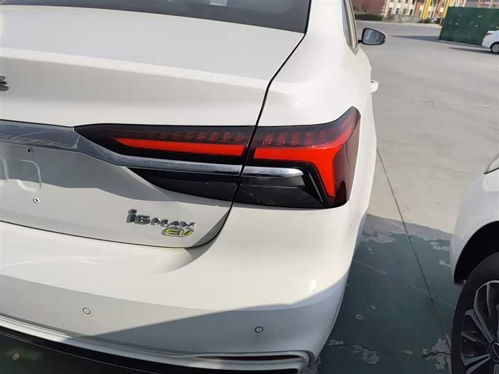 Фото 8 - Roewe i6 Max EV