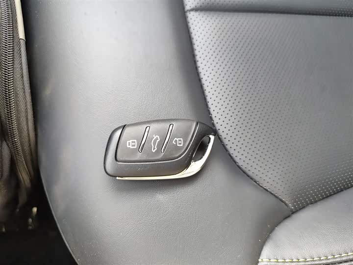 Фото 9 - Roewe i6 Max EV