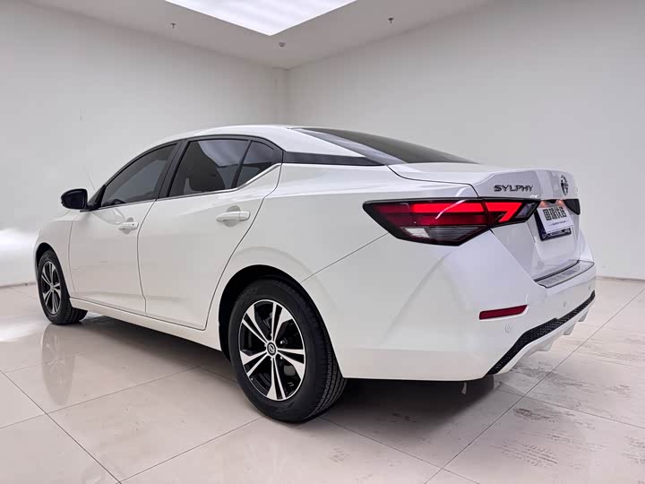 Фото 4 - Nissan Sylphy