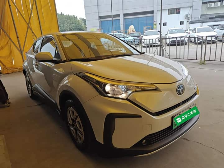 Фото 4 - Toyota C-HR EV
