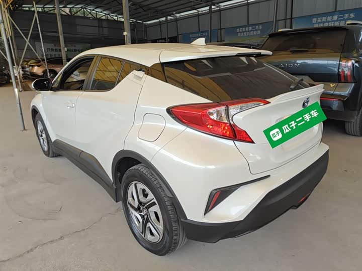 Фото 5 - Toyota C-HR EV