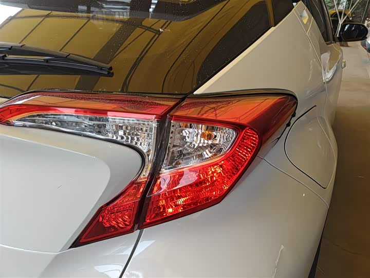 Фото 8 - Toyota C-HR EV