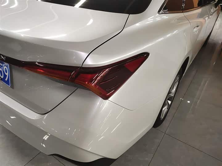 Фото 8 - Toyota Avalon