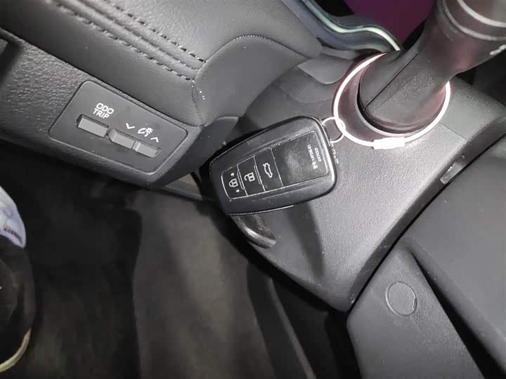 Фото 9 - Toyota Avalon