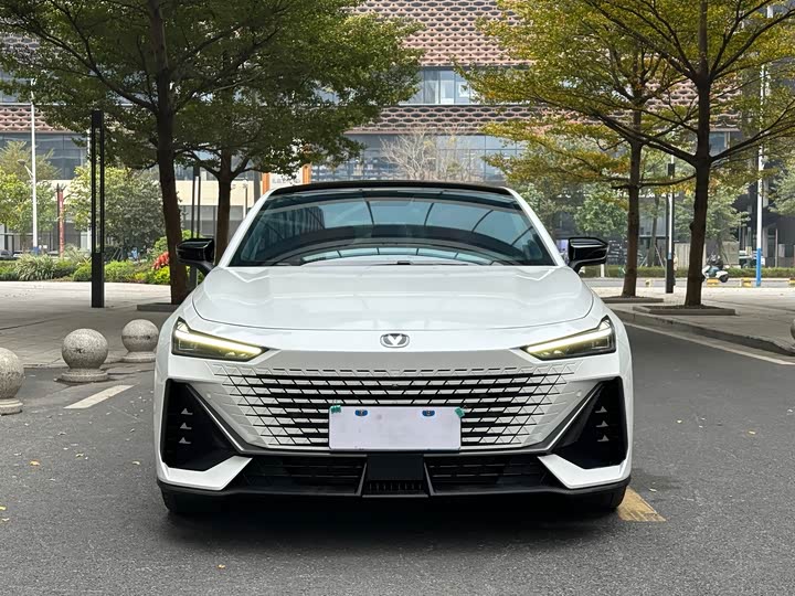 Фото 2 - Changan UNI-V