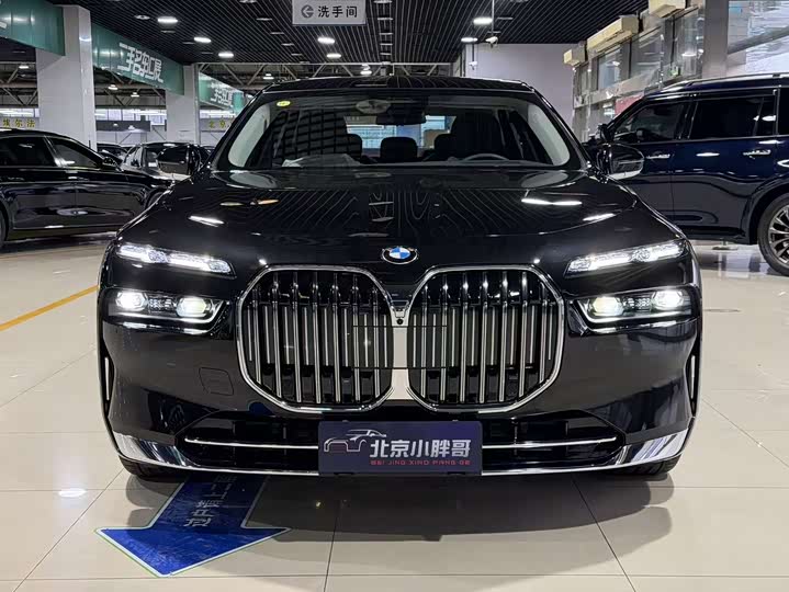 Фото 2 - BMW 7 Series