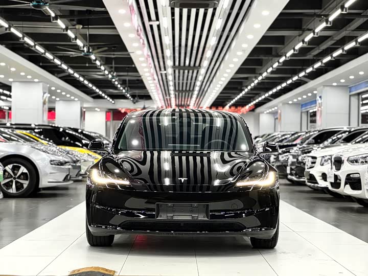 Фото 2 - Tesla Model 3