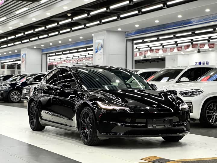 Фото 3 - Tesla Model 3