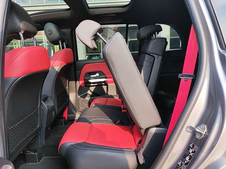 Фото 8 - Mercedes-Benz GLB-Class AMG