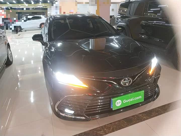 Фото 4 - Toyota Camry