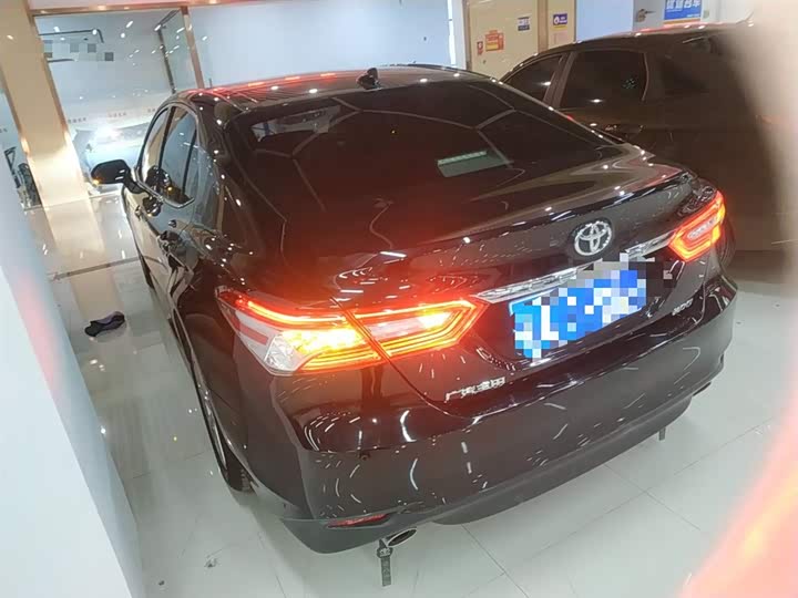 Фото 5 - Toyota Camry