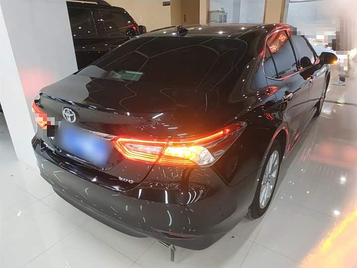 Фото 7 - Toyota Camry