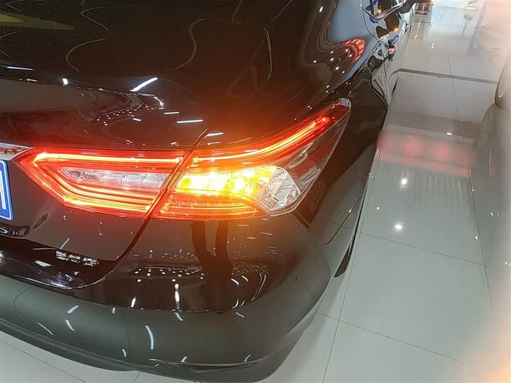 Фото 8 - Toyota Camry