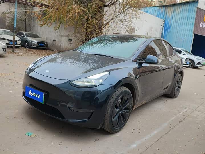 Фото 1 - Tesla Model Y