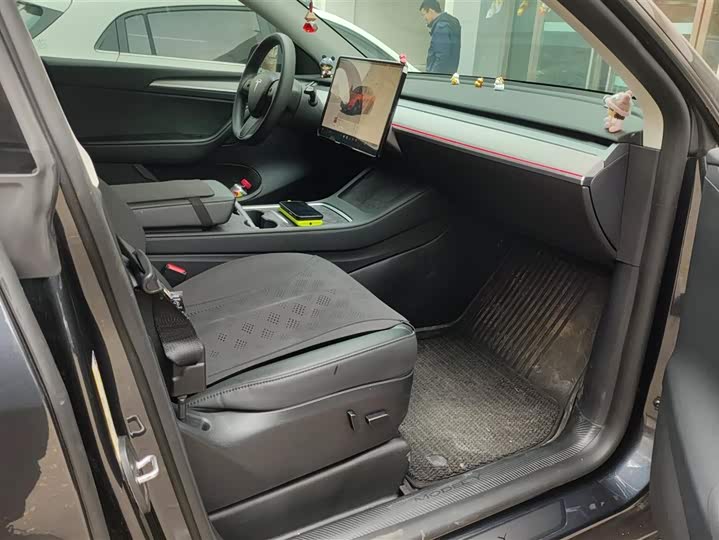 Фото 8 - Tesla Model Y