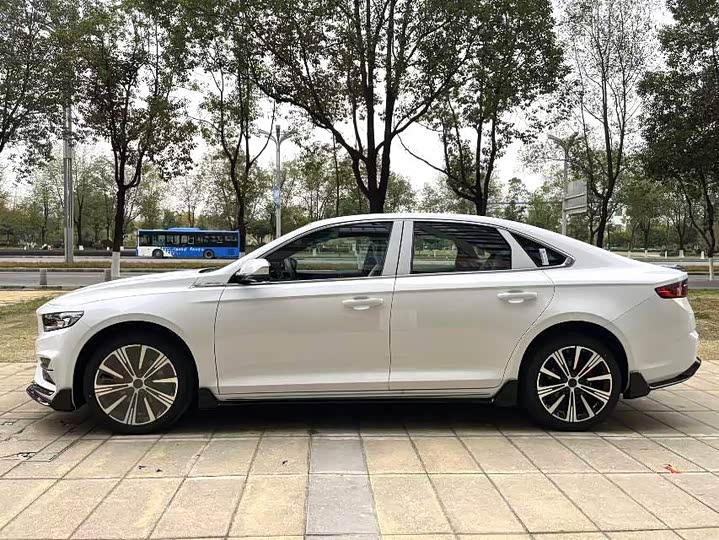 Фото 9 - Geely Preface