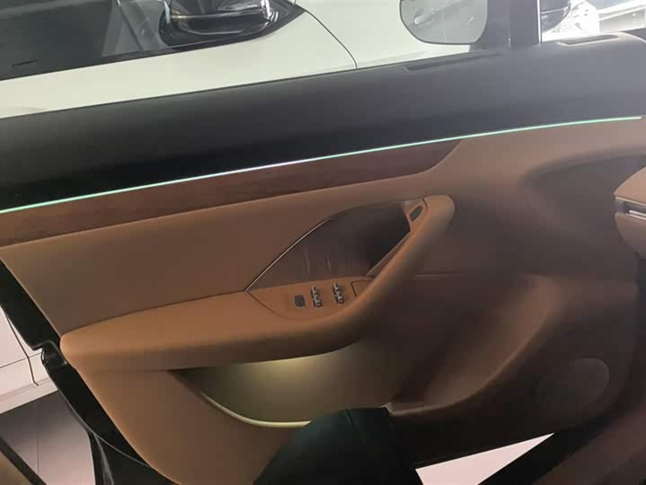 Фото 5 - Luxeed R7