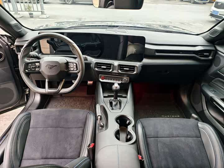 Фото 8 - Ford Mustang