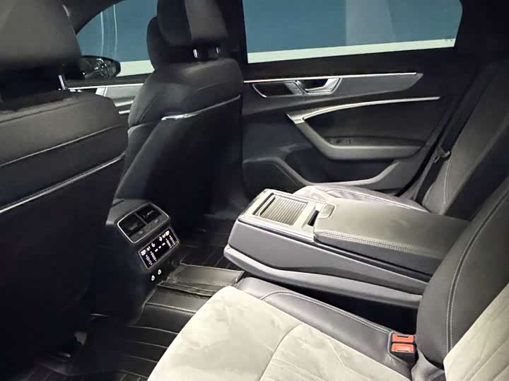 Фото 6 - Audi A6L