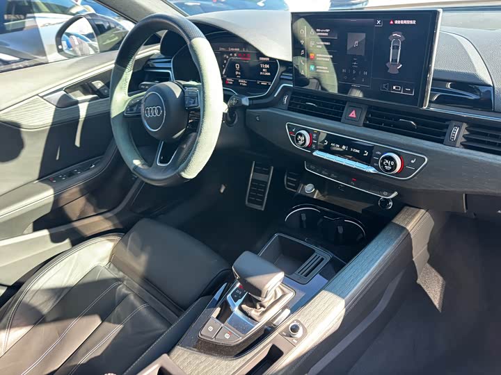 Фото 5 - Audi A4L