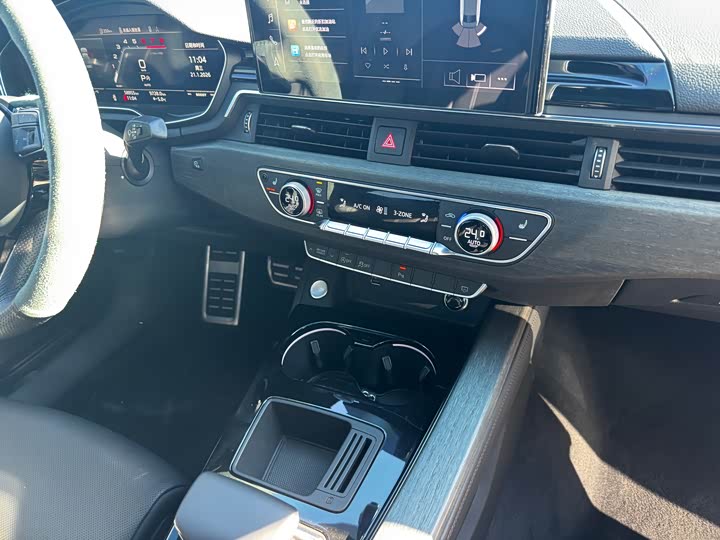 Фото 6 - Audi A4L