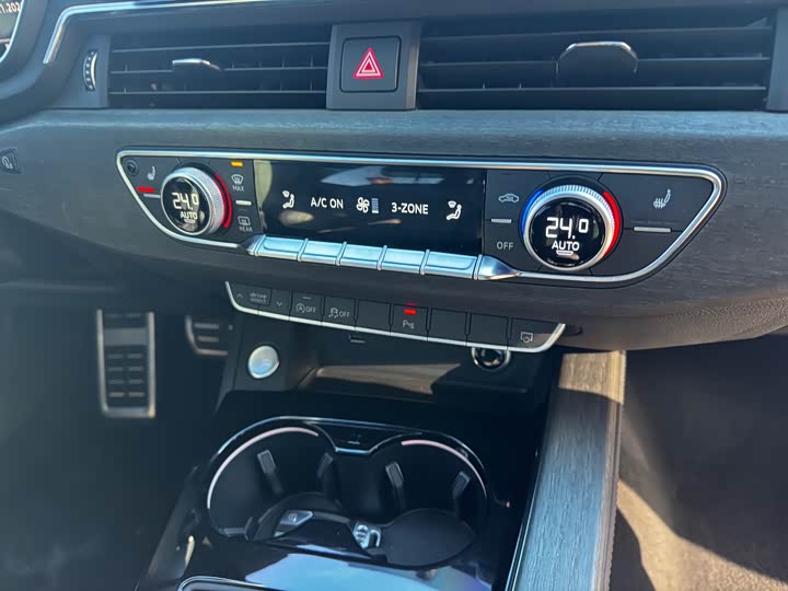 Фото 7 - Audi A4L