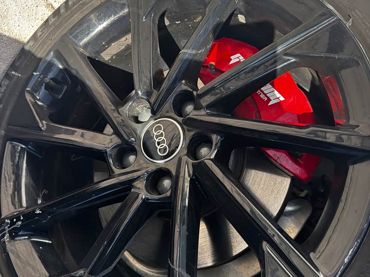 Фото 8 - Audi A4L