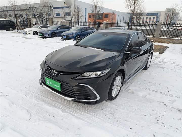 Фото 1 - Toyota Camry