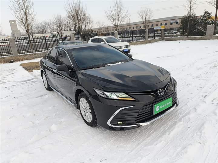 Фото 4 - Toyota Camry