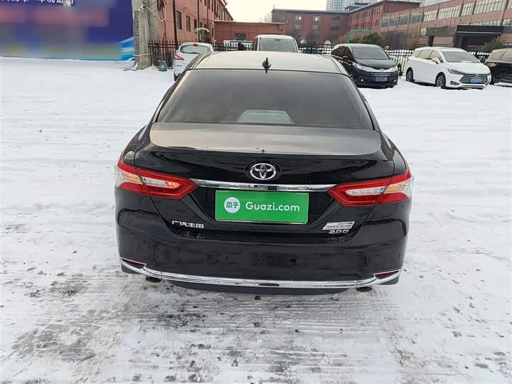 Фото 6 - Toyota Camry