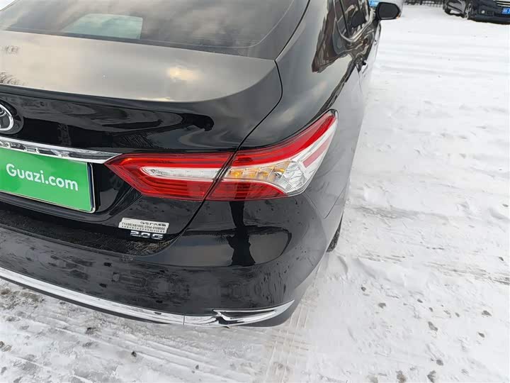 Фото 8 - Toyota Camry