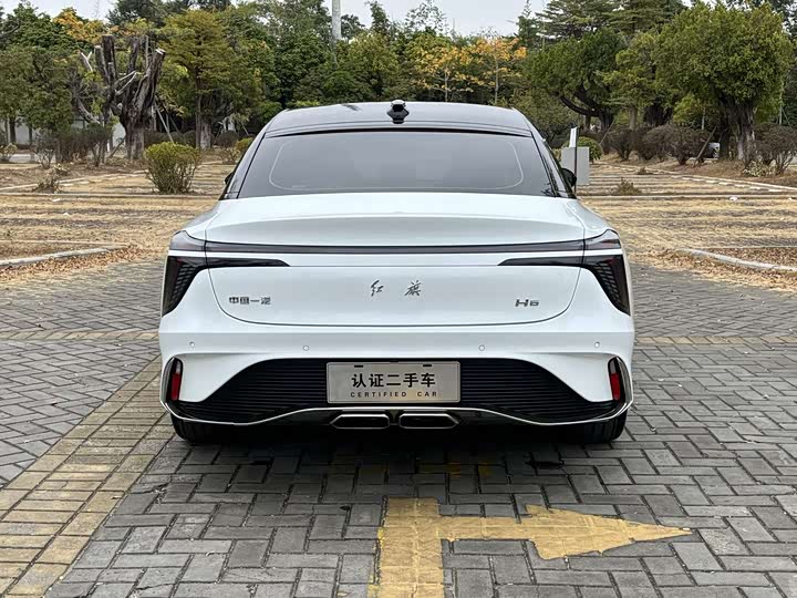 Фото 5 - Hongqi H6